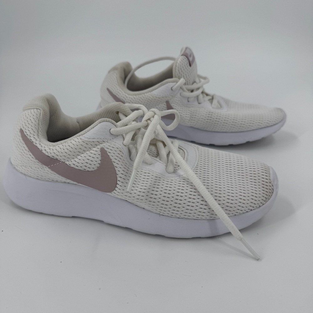 Nike Tanjun Sneakers Womens US 8 White Particle Rose Mesh Lightweight 812655-102